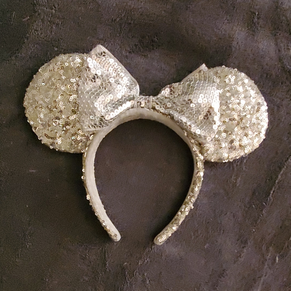 Minnie Mouse ears!